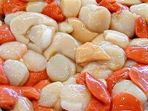 Scallop recipes, scallop meat with roe on